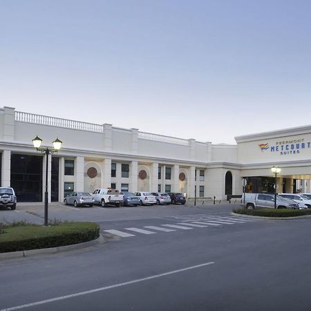 Peermont Metcourt Suites At Emperors Palace Кемптън Парк Екстериор снимка