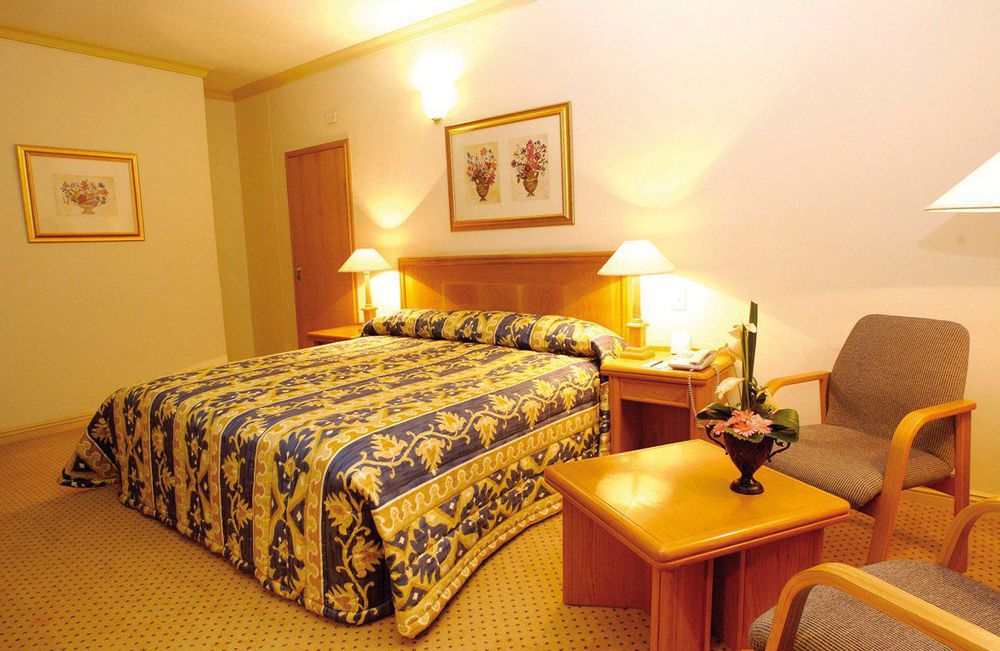 Peermont Metcourt Suites At Emperors Palace Кемптън Парк Стая снимка