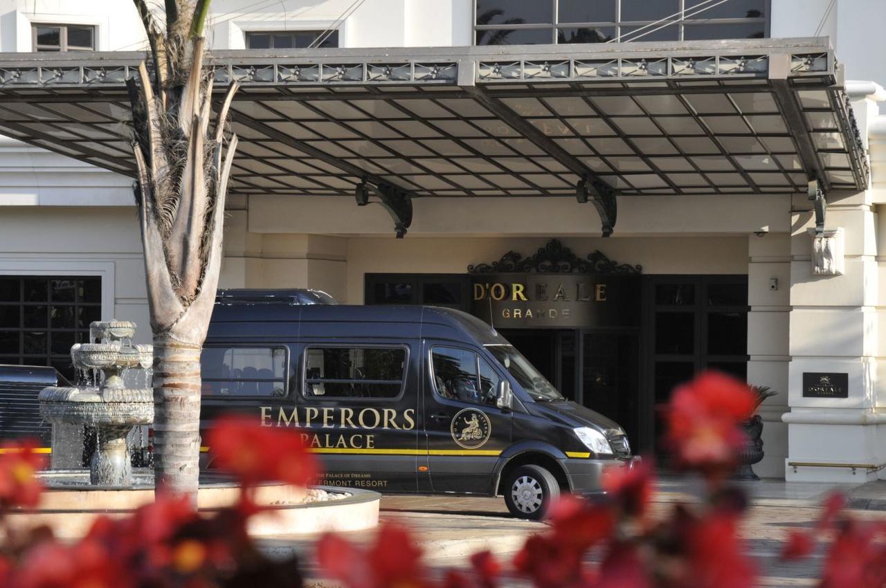Peermont Metcourt Suites At Emperors Palace Кемптън Парк Екстериор снимка