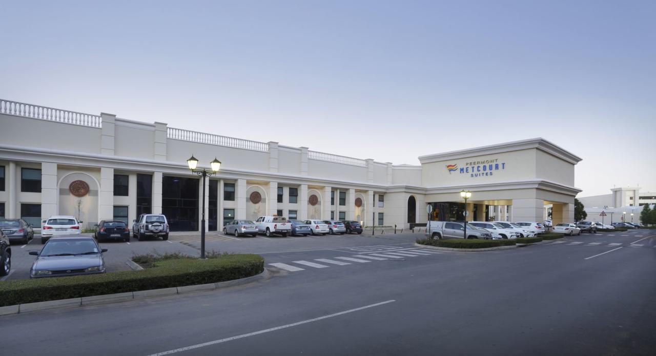 Peermont Metcourt Suites At Emperors Palace Кемптън Парк Екстериор снимка