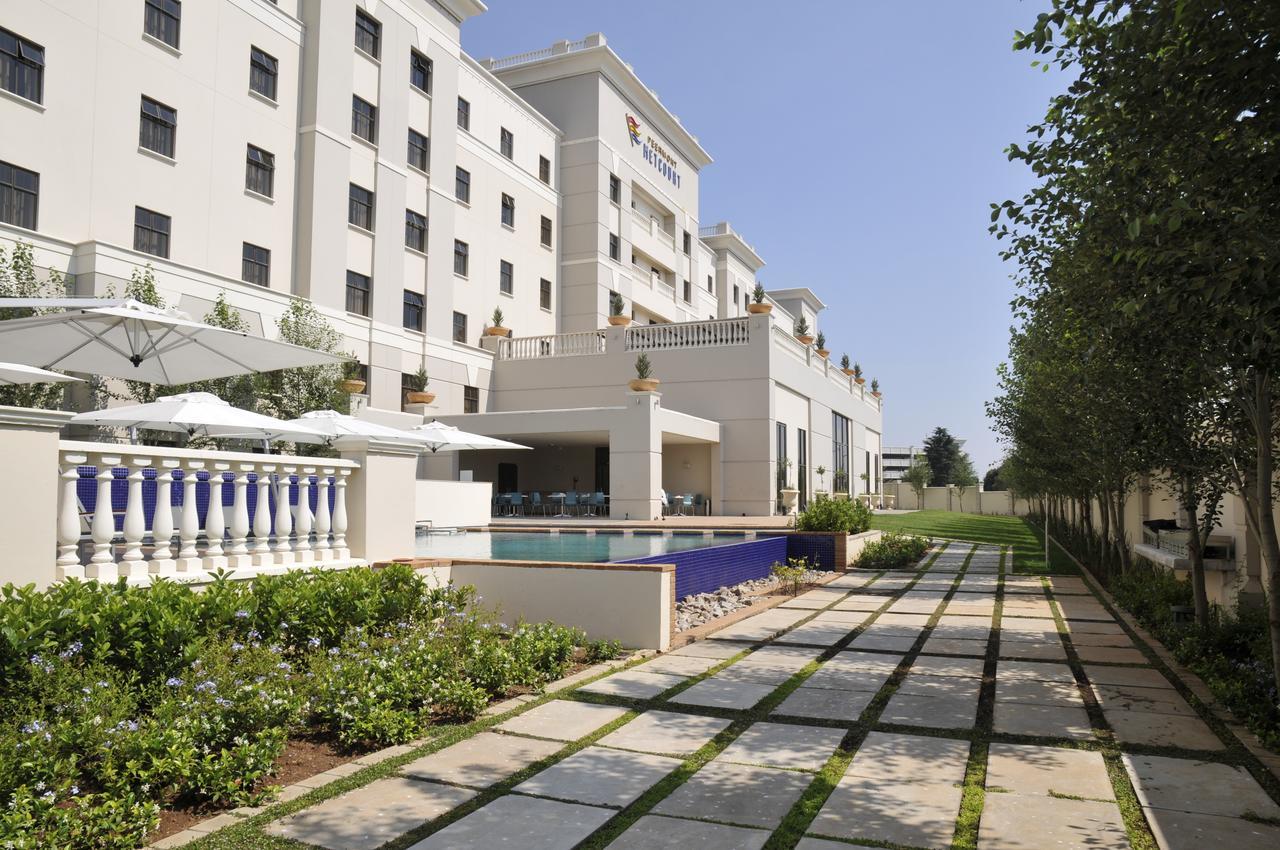Peermont Metcourt Suites At Emperors Palace Кемптън Парк Екстериор снимка