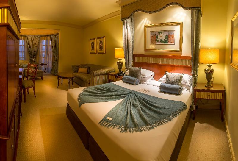 Peermont Metcourt Suites At Emperors Palace Кемптън Парк Екстериор снимка